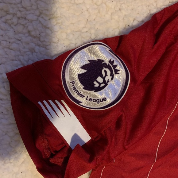 Liverpool jersey with new champion patch - Picture 2 of 5